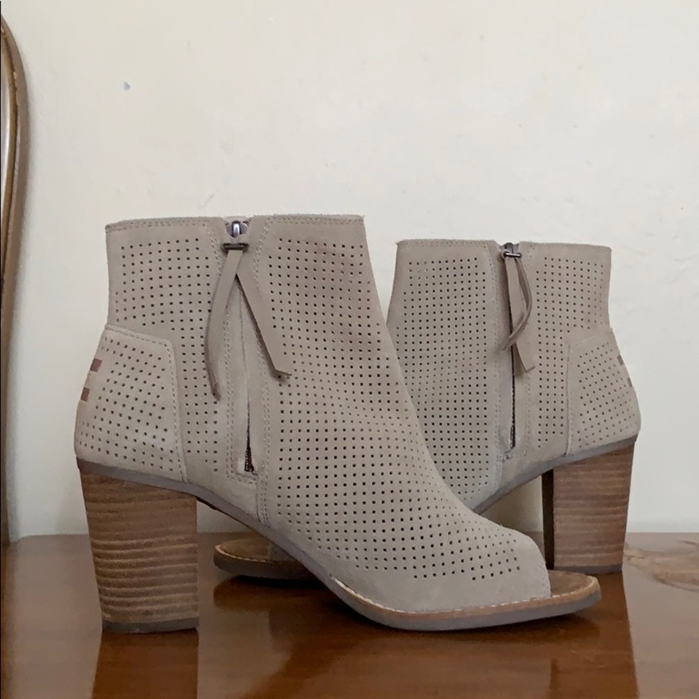 Open Toed Bootie size 9